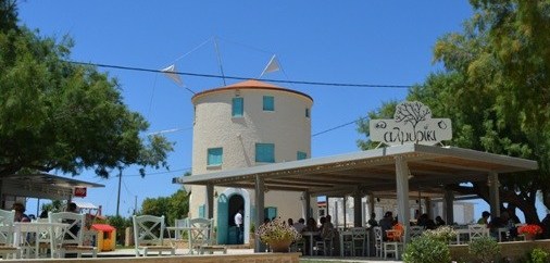 Almyriki Taverna on Stavros Beach