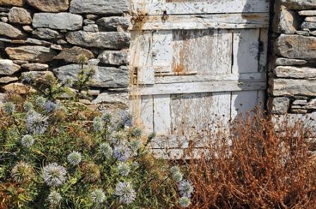 Αμοργός - old village home - detail of wooden door (image by anjci)