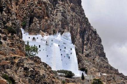 Αμοργός - Monastery of Panagia Chozoviotissa (image by anjci)