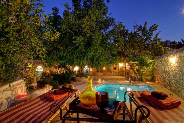 Eleni's Stately Home with private pool in central Rethymnon, Crete