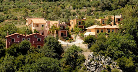 Enagron village surrounded by green