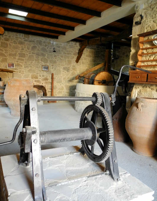 The rotating hand crank for the top of a water well, previously used in the village, now on display at the Fabrica