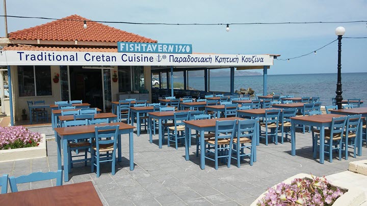 Papadakis Taverna - outside seating next to the bay