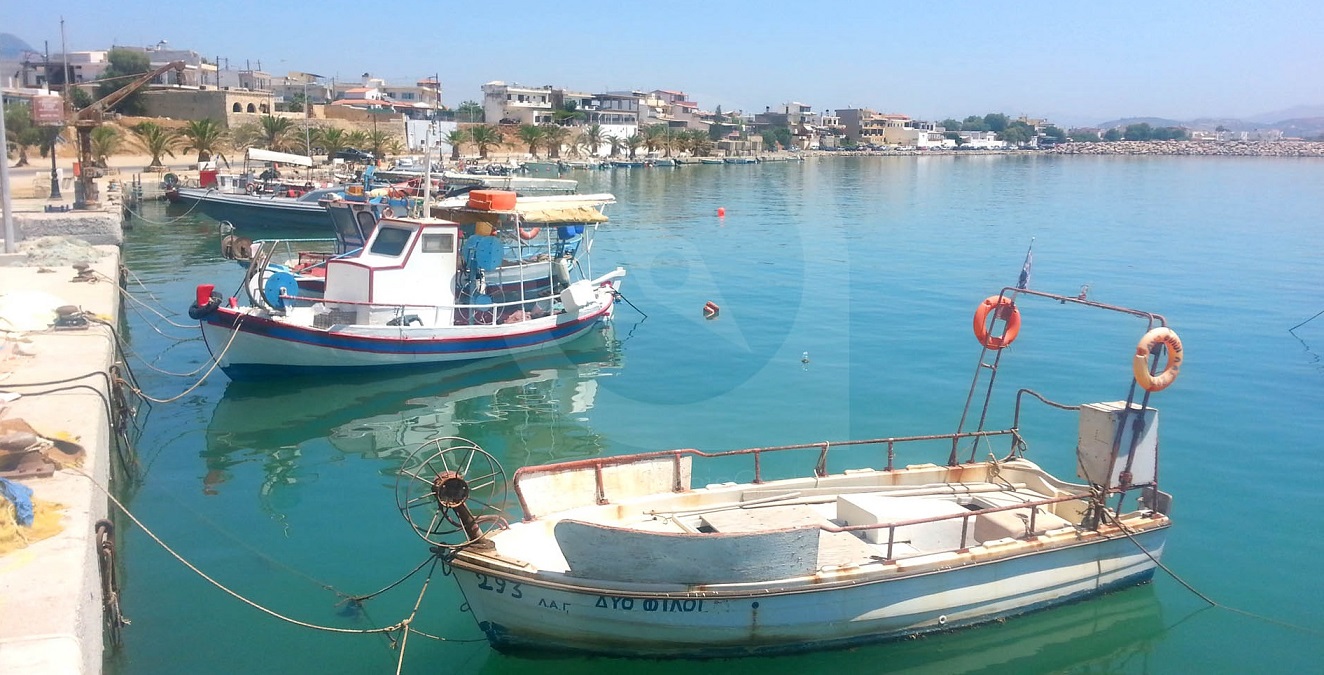 Kokkinos Pirgos has an active fishing harbour (image by Rookuzz)