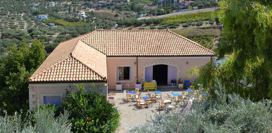 Koronekes Olive Farm near Archanes Village in Heraklion is less than 12 km from Heraklion town centre