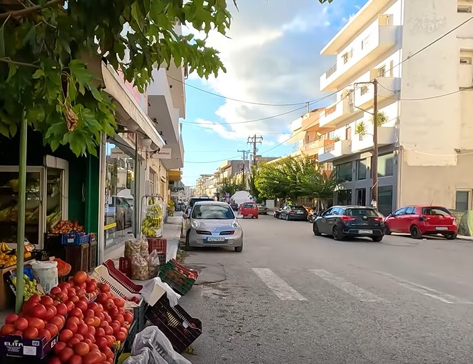 Moires Crete street vegies