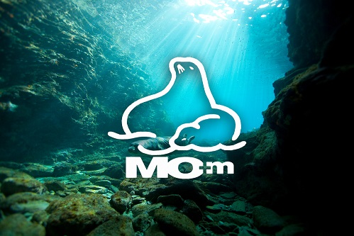 Mom.gr Logo