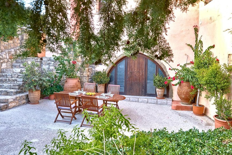 Mouri Villa courtyard with door