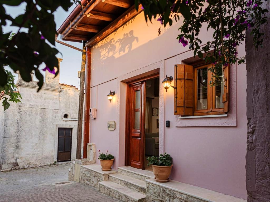 Tonia's Cottage in the village of Alagni Crete