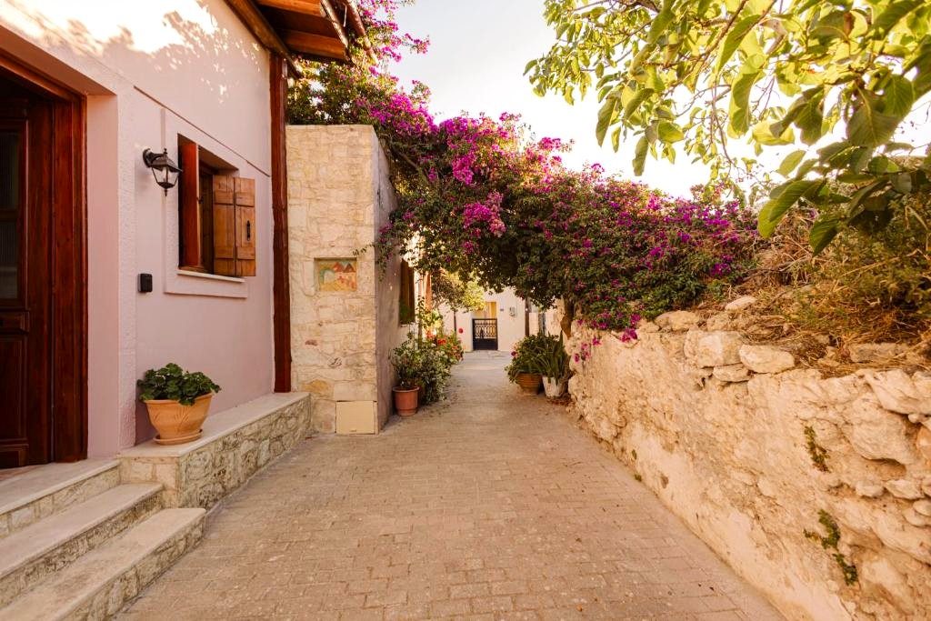 Tonia's Cottage in the village of Alagni Crete