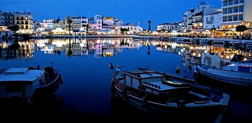 Lake Voulismeni at dusk (image by Brian Snelson)