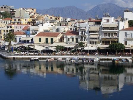 Lake Voulismeni and view over to the Sitia Mountains (image by Suzanne K)