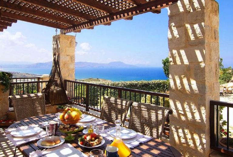Alexis Villa near Episkopi in Crete - the  breakfast table with view to the sea