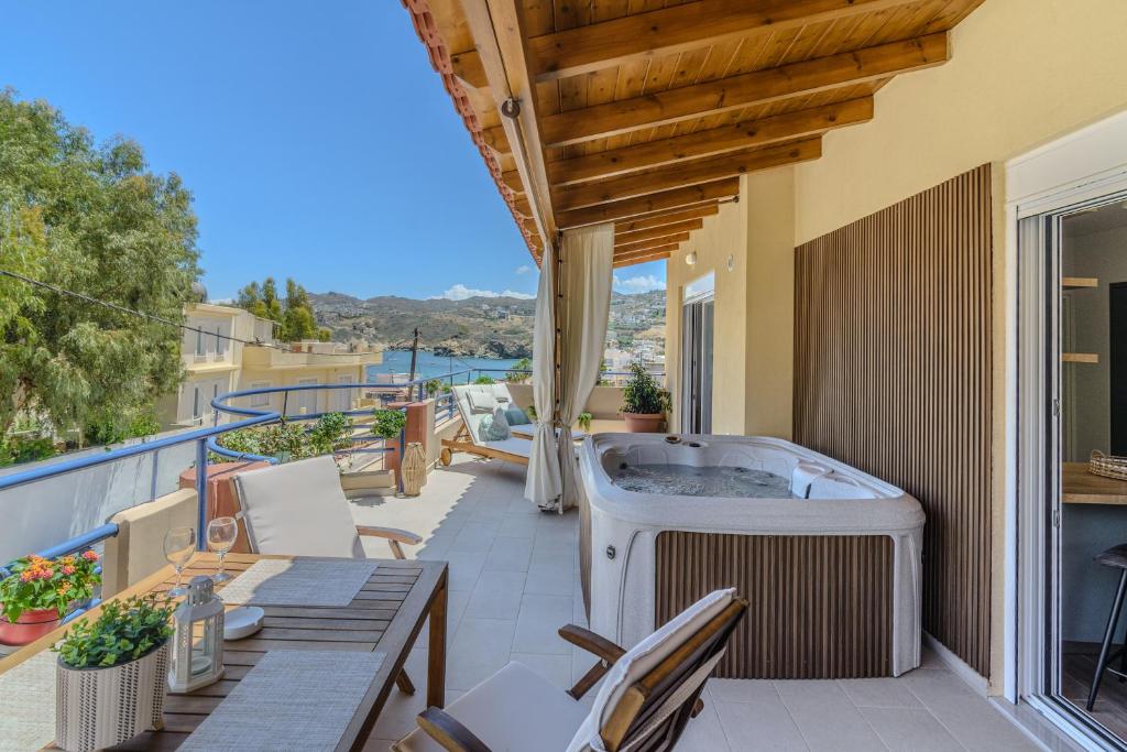 Here you will be 3 minutes walk from the beach and enjoy the shady courtyard, comfort and hospitality at Katerina's Apartments.