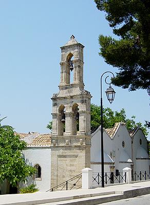 Archanes Village is close to both the airport and Knossos