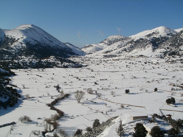 Askifou plateau covered in snow