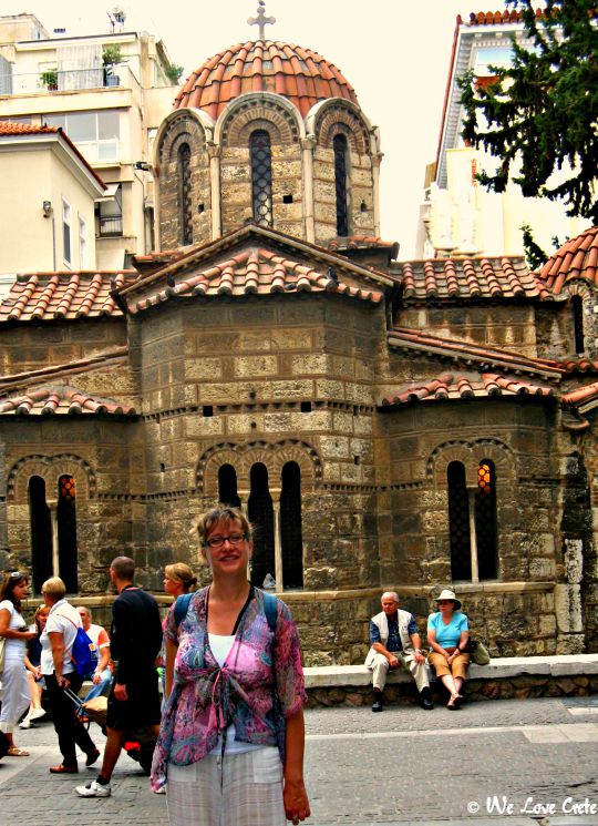 Ermou Street - chapel from 11th Century - Εκκλησία της Παναγίας Καπνικαρέας