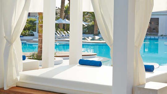 Relax in style at the Caramel Resort in Rethymnon, visit the Wellness Centre