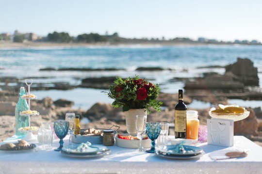 A beach engagement picnic created by 'Crete for Love' (image by Andreas Markakis)