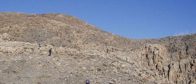 Hiking in the high terrain (photo by Pezopori Club)