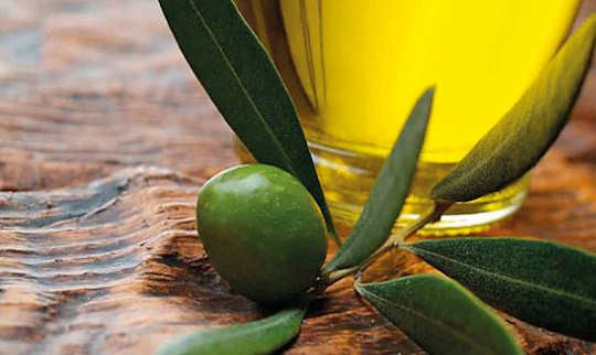 Olive oil and fruit