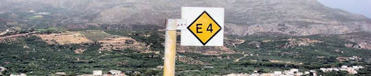 E4 European Walking path in Crete - the signs are black and yellow