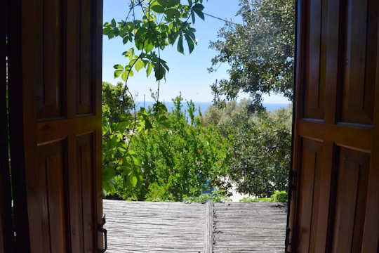 Emilio's House has a sea view at Agia Paraskivi and from here you can drive to Agia Fotini Beach and Triopetra Beach