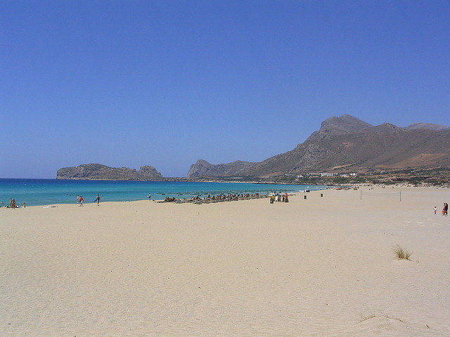 Big wide open beach with beautiful sand (Image by Taver)