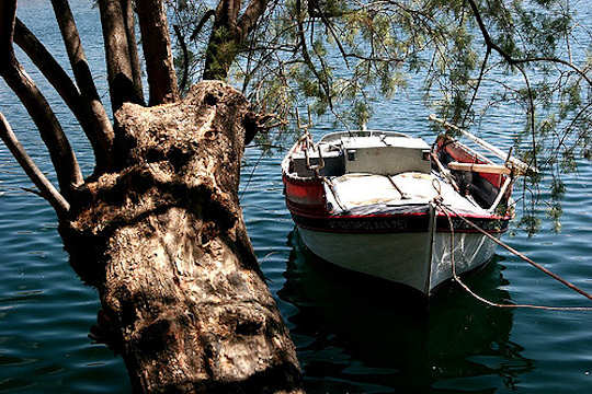 Fishing Boat in Lake Voulismeni, Agios Nikolaos, Crete (image by Yashima)