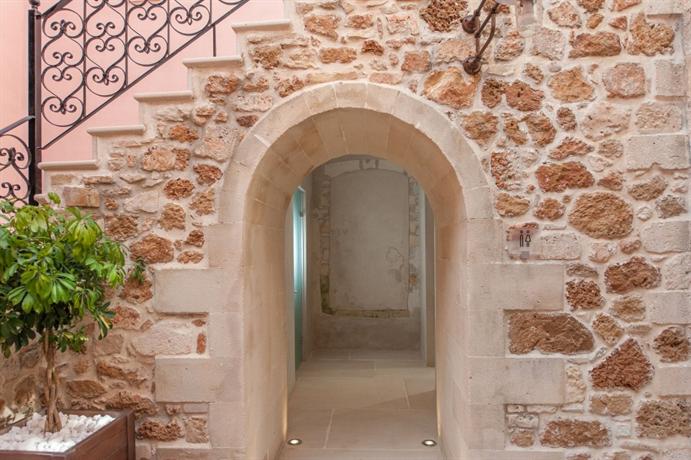 Honeymoon Crete - romantic architecture of Serenissima Boutique Hotel in Chania Old Town