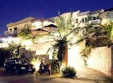 Aquarius Apartments, Agia Pelagia - pool and courtyard