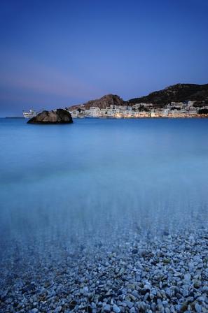 Pigadi harbour - pebbles and clear water (image by Inottawa)