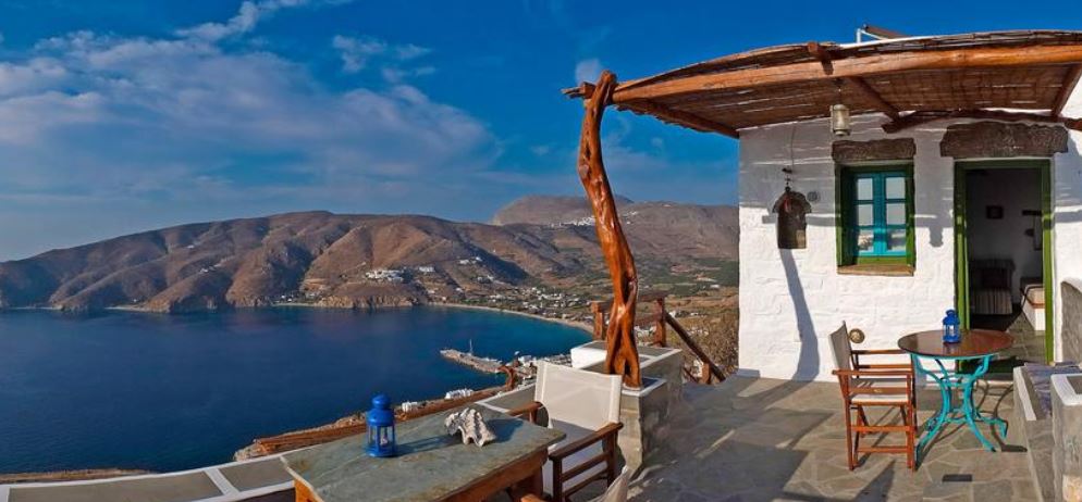 Pano Gitona - Aparthotel looks over Katapola in Amorgos