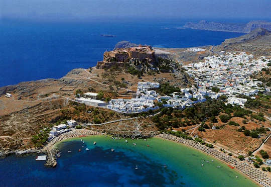 Lindos is a spectacular village to visit on Rhodes island. Located 50 km south of the Old Town, visit the beaches, the ancient acropolis and the white-washed village itself.