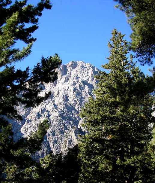 Mount Gingilos, from the entrance to the walk (image by Christine McIntosh)