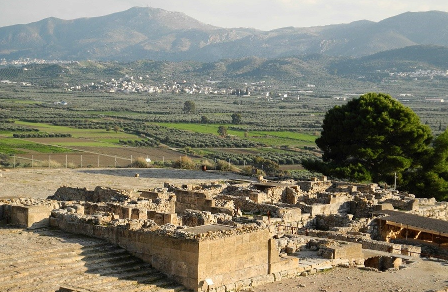 Phaistos in the Messara Valley (image by Mark Latter)