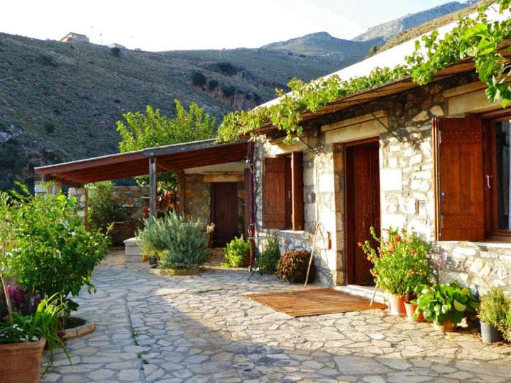 The Mariou House overlooks the sea, is best to have a car, you can visit many lovely beaches and explore southern Rethymnon.