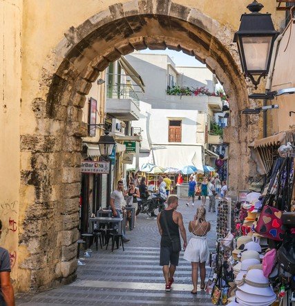 The Porta Guora or Great Gate marks the transition from the old town to the new town, dating from 1568.