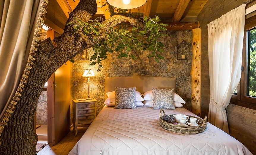 Stolidi Mou Treehouse Bedroom
