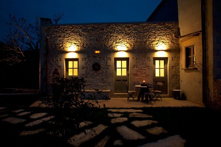 Villa Athermigo courtyard at dusk