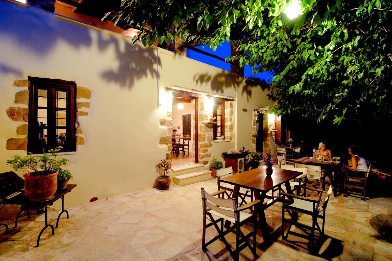 Elia Hotel & Spa - located just inland from the town of Kissamos, the Elia Guesthouse is 25 km from Chania Town.