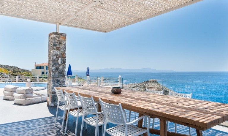 Villa Penelope by the sea near Pavlos Beach welcomes 12 guests easily with complete seaside frontage.