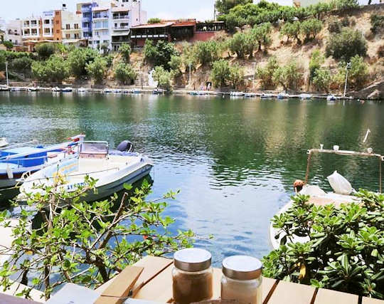 Visit the cafes around Lake Voulismeni in Agios Nikolaos